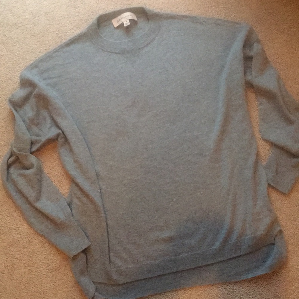 Philosophy gray sweater in GUC - Picture 1 of 6